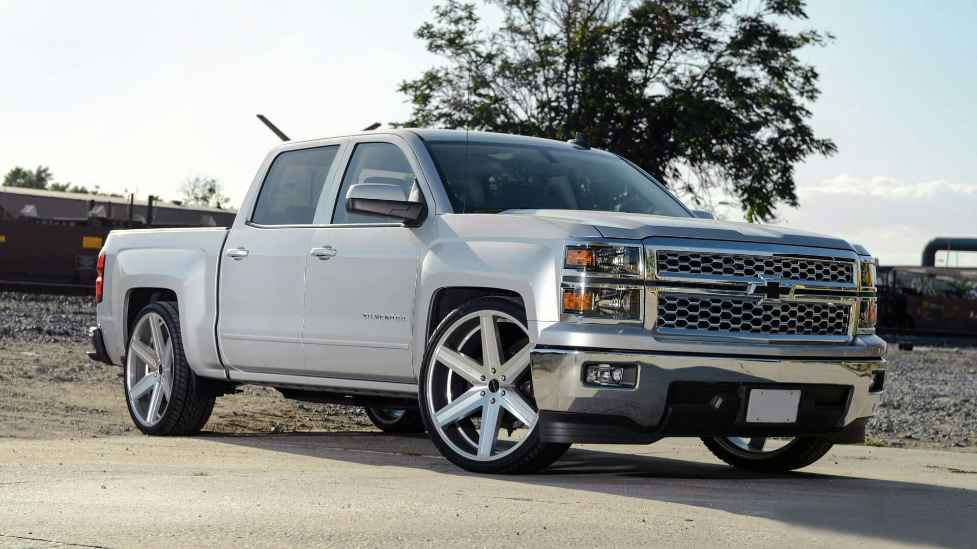 LOS PENCIL AUTO SALES Home Hero Image 1