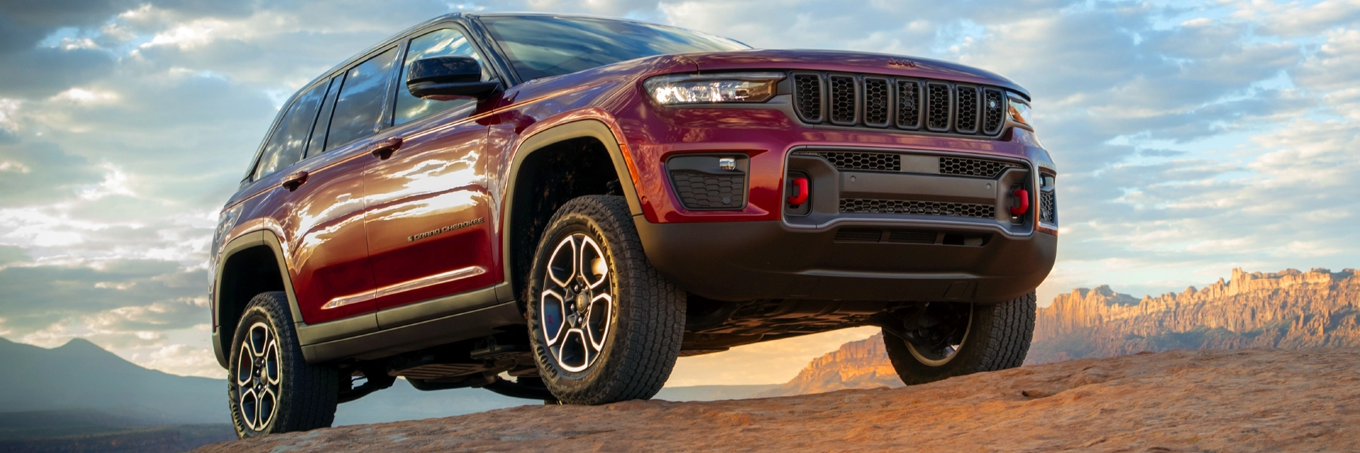 IMPORT AUTO WORLD Home Hero Image 4