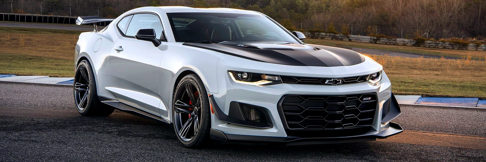 IMPORT AUTO WORLD Home Hero Image 1