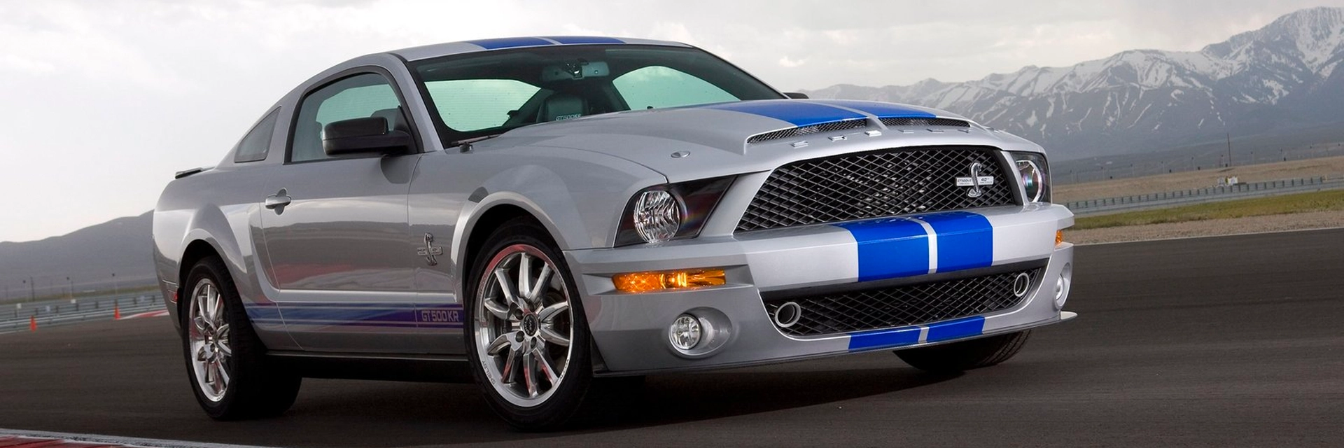 MILPAS MOTORS AUTO GALLERY Home Hero Image 5